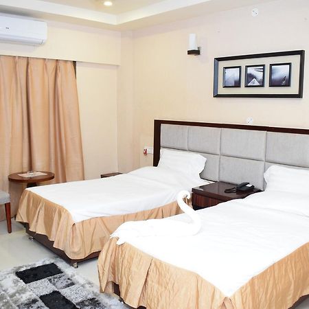 Hotel Grand Palace Джорхат Экстерьер фото