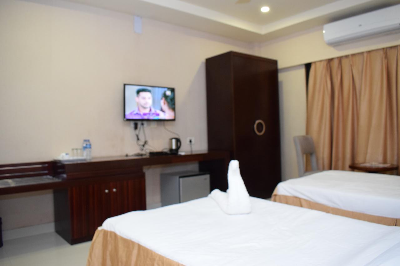 Hotel Grand Palace Джорхат Экстерьер фото